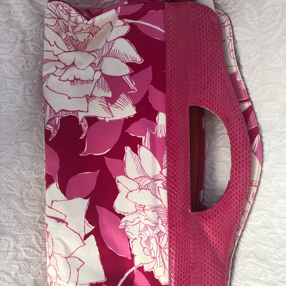 New Trina Turk pink & white bag.  Zipper on top, feet on bottom,  $72.00